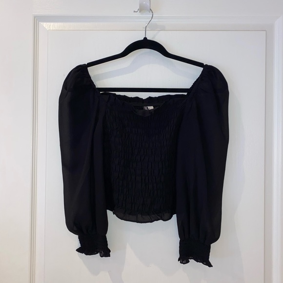 H&M black smocked blouse with puff sleeves - Picture 2 of 4
